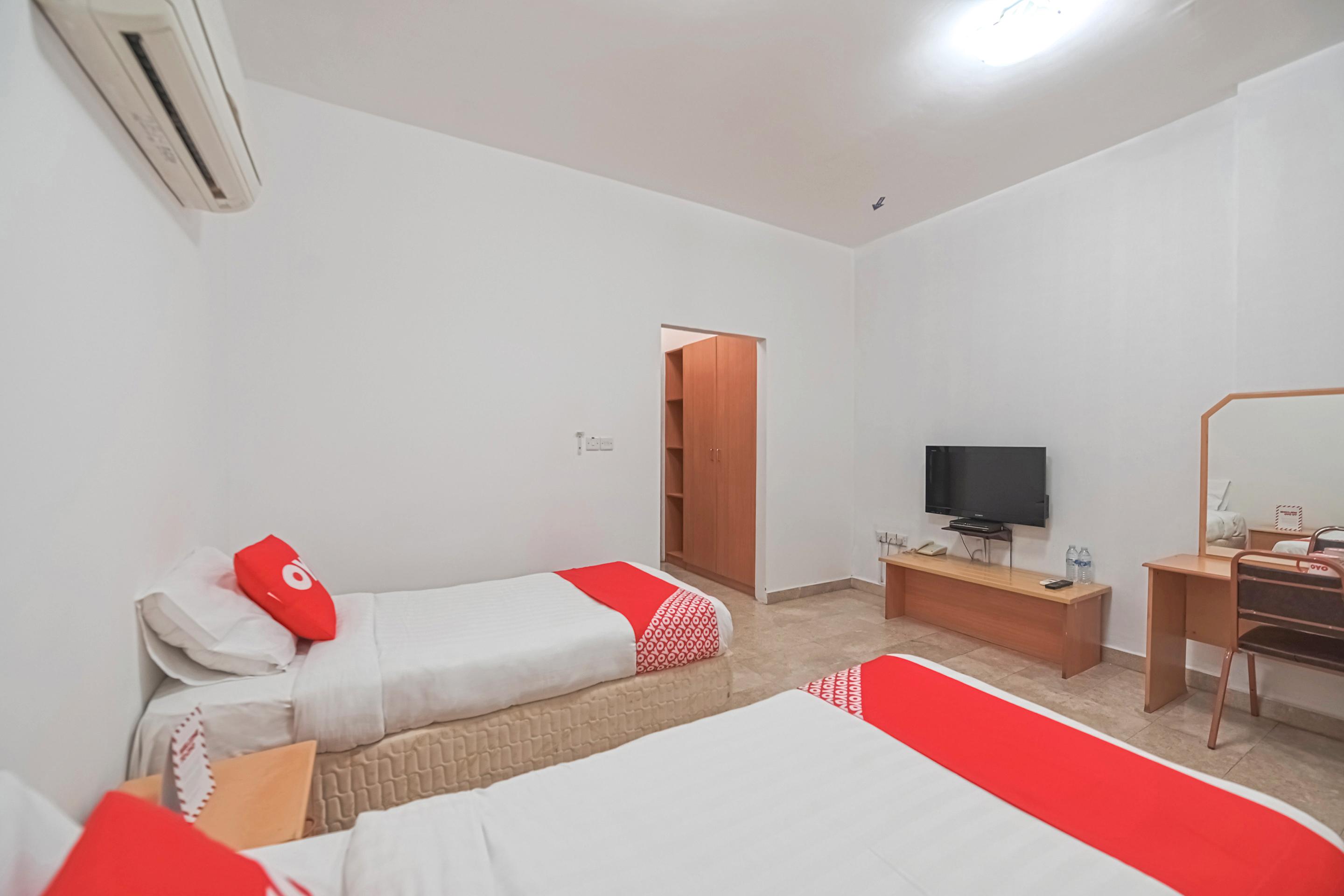 Majestic Hotel Wadi Kabir Bagian luar foto