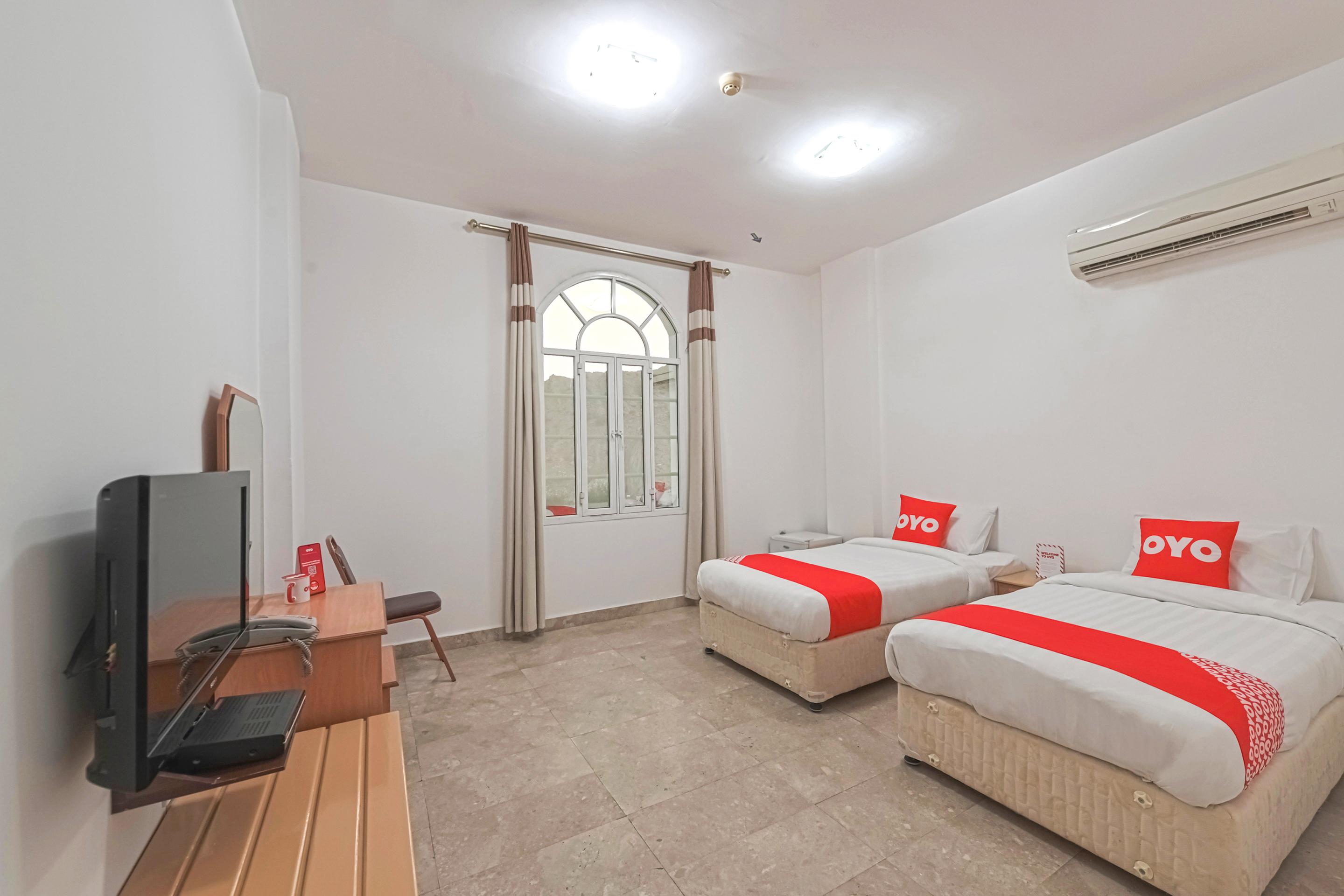 Majestic Hotel Wadi Kabir Bagian luar foto