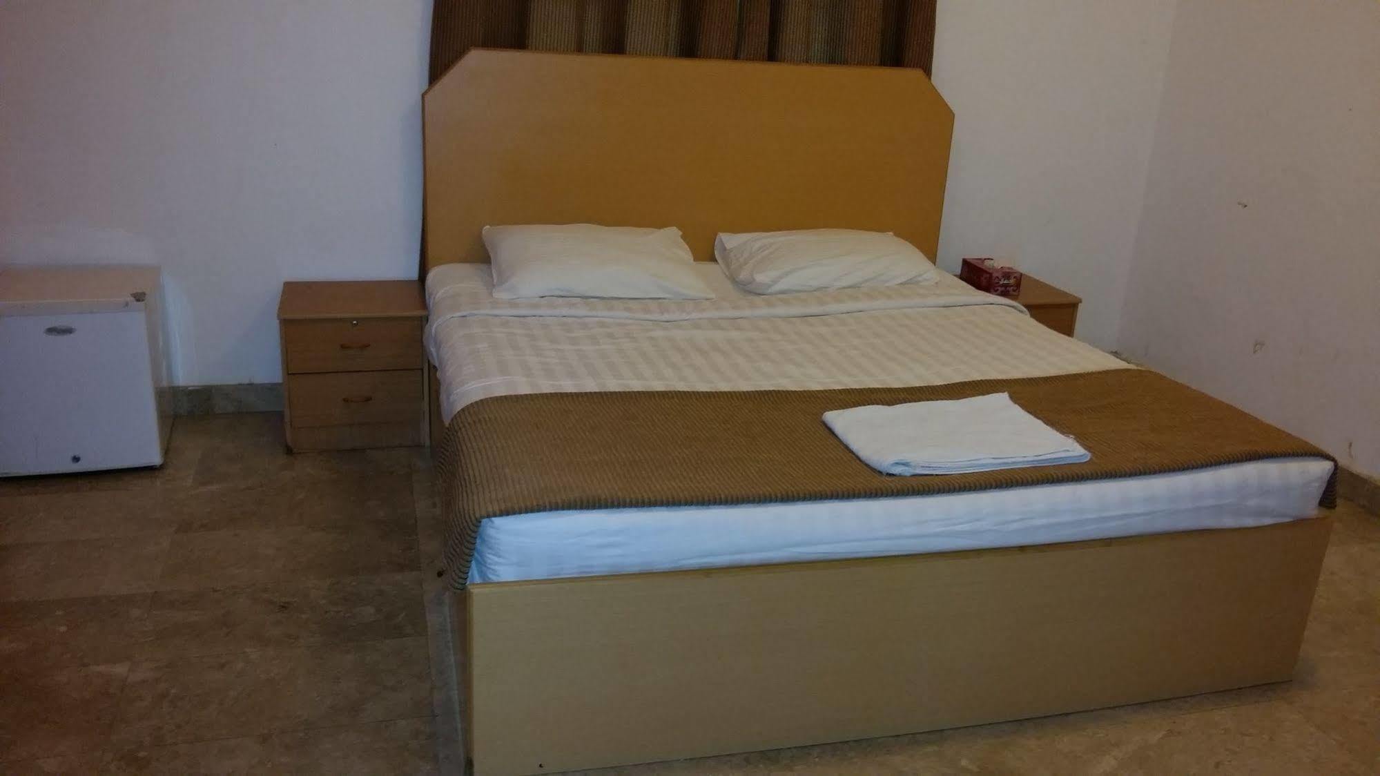 Majestic Hotel Wadi Kabir Bagian luar foto