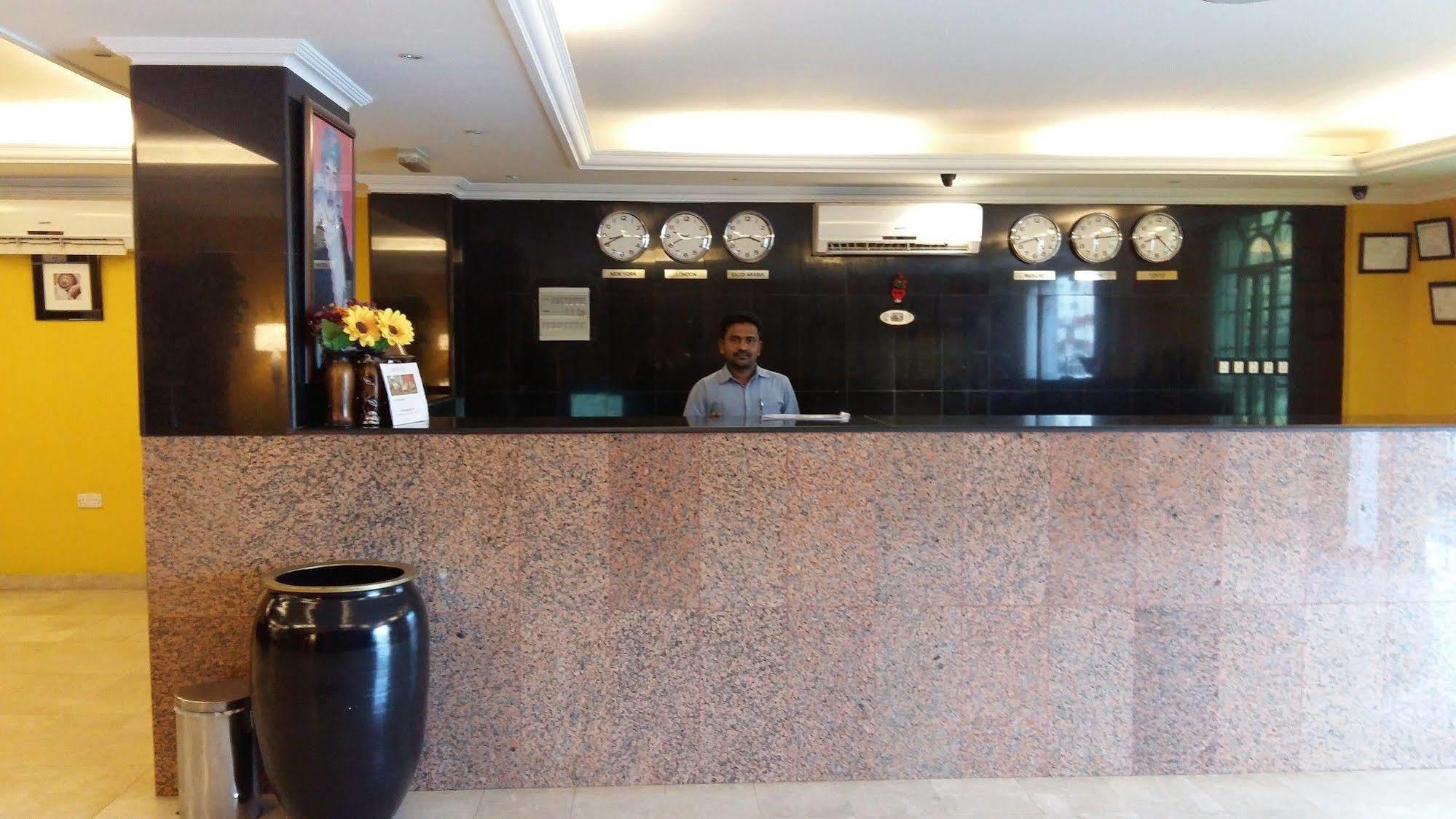 Majestic Hotel Wadi Kabir Bagian luar foto