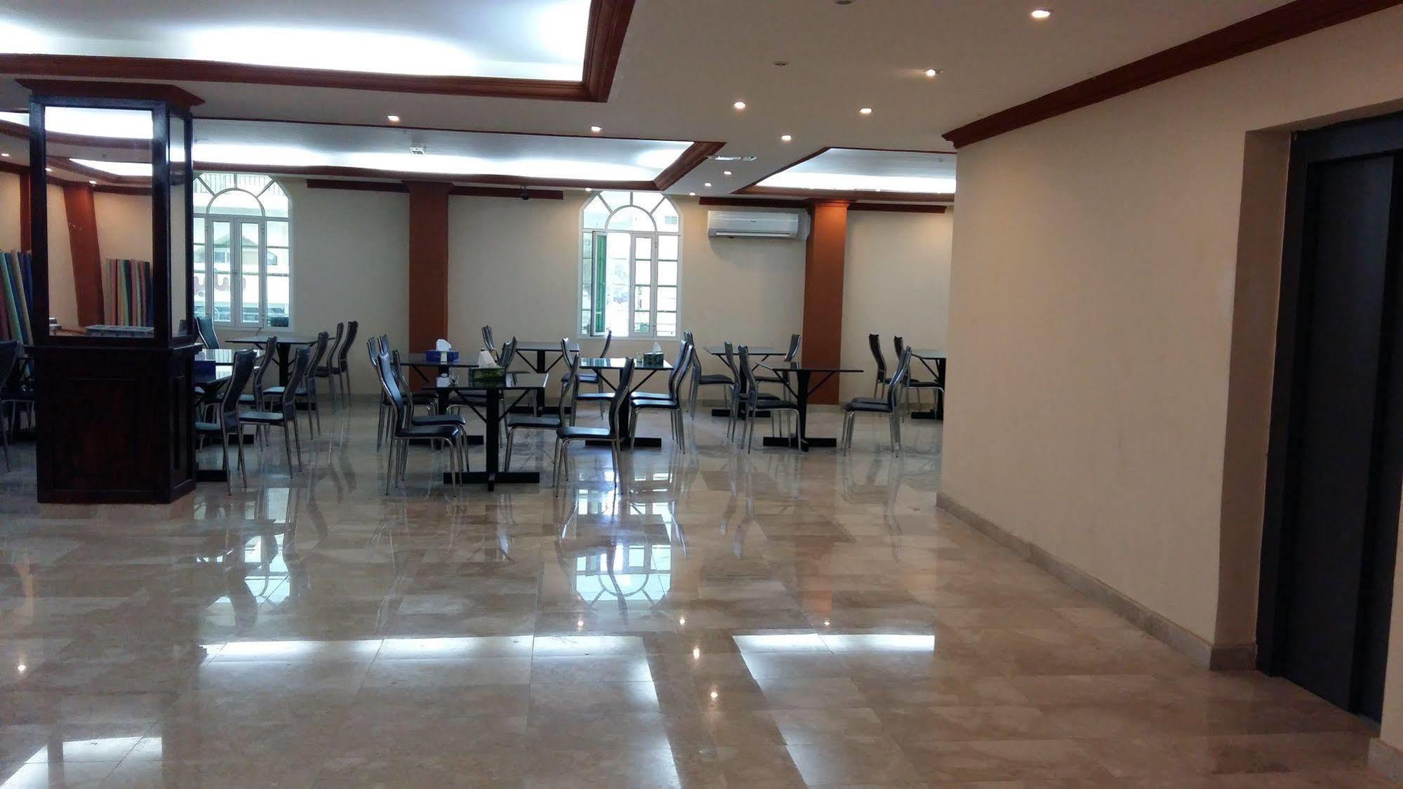 Majestic Hotel Wadi Kabir Bagian luar foto