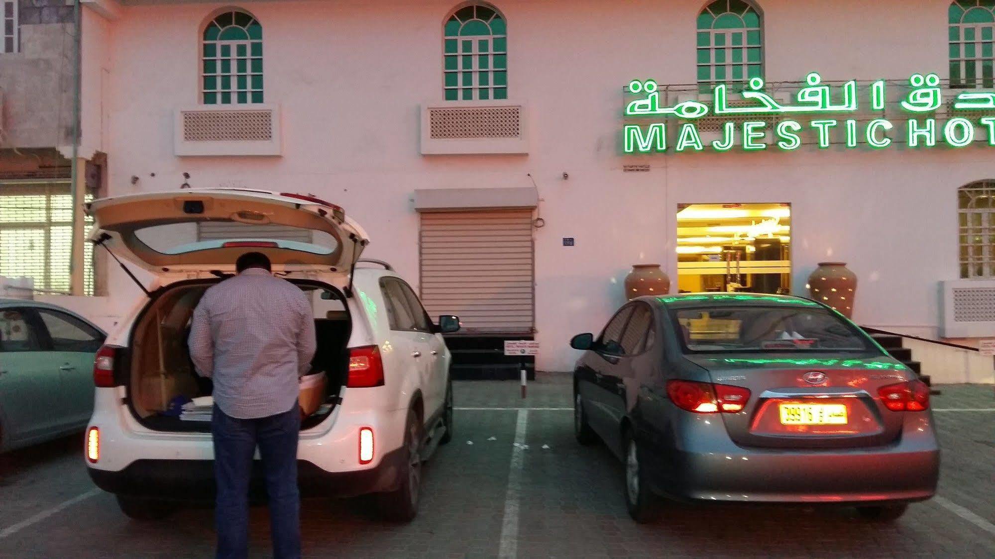 Majestic Hotel Wadi Kabir Bagian luar foto
