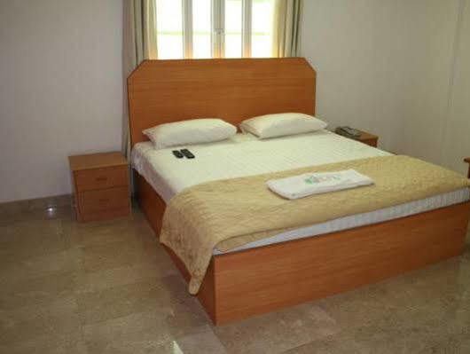 Majestic Hotel Wadi Kabir Bagian luar foto